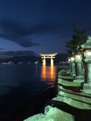 夜の宮島。