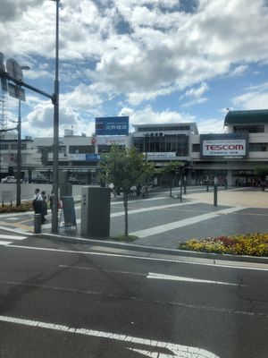 松本駅前にて
程よい街って感じです。
学生の街なのかと感じました。