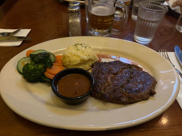 オーストラリア連邦・ゴールドコースト「オーストラリア　QLD」の写真：ステーキ、ハンバーガー、VB、Pasit...