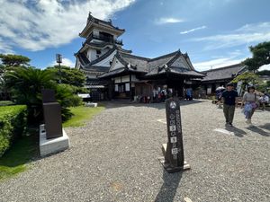 高知城から高知駅
龍馬パスポート更新も