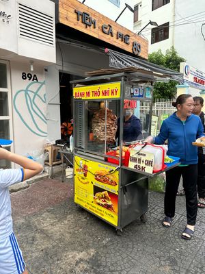 翌朝、こちらも現地在住の知人に教えてもらったホーチミンいちうまいバインミー...