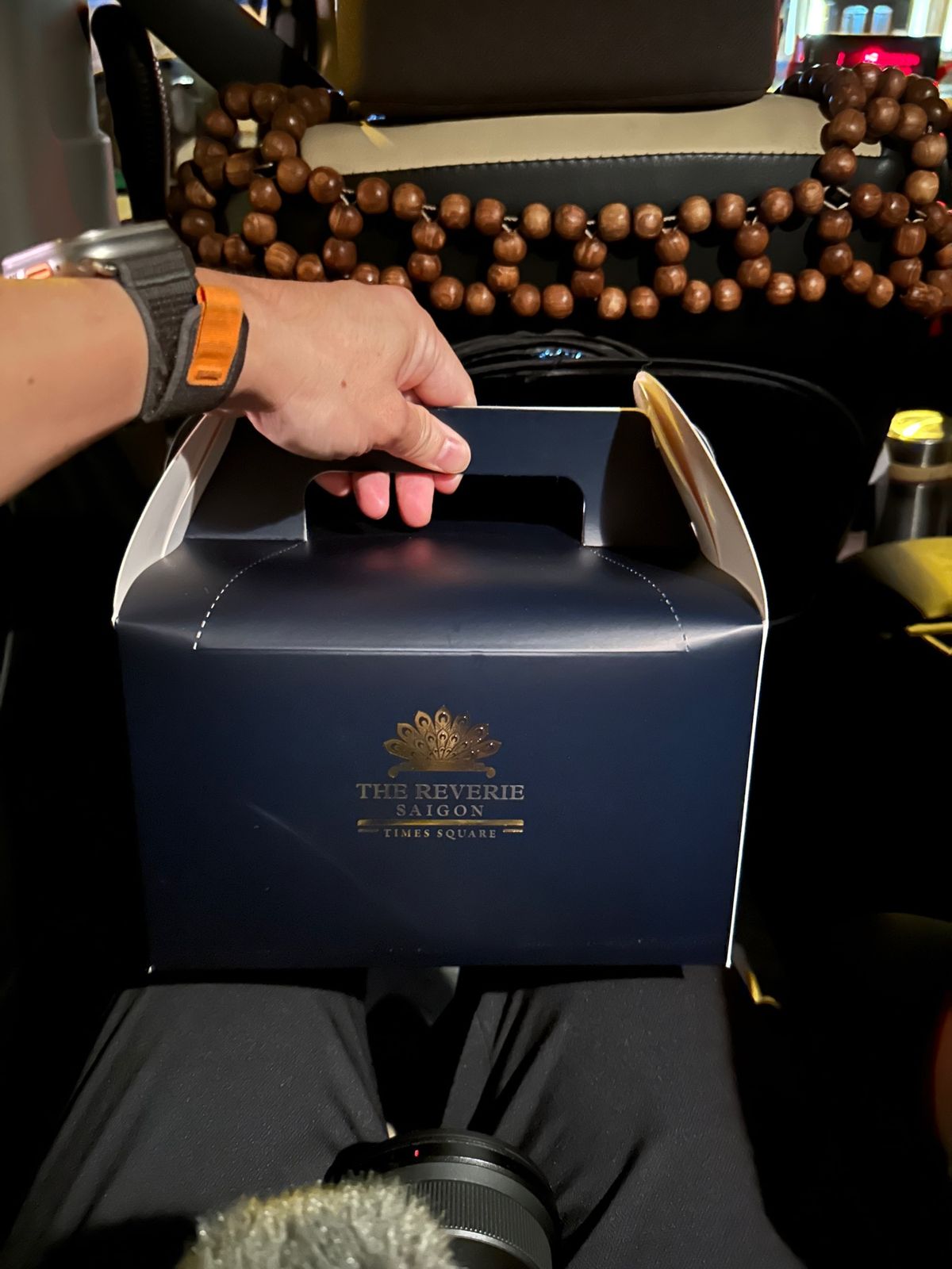 朝7時の便なので4時30分にチェックアウトし空港へ。

ホテルがお弁当用意...