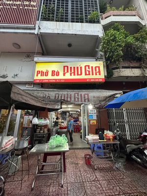 夕飯はホーチミンいちうまいと聞いたフォー屋さん「Phở Bò Phú Gi...