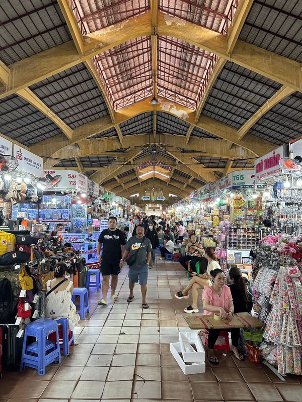 ベトナム・ホーチミン「ベトナム　ホーチミン」の写真：一応記念にベンタイン市場に笑

ドラゴン...