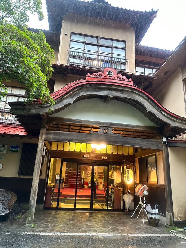 日本・岩手県「温泉」の写真：隣接する川の増水で、白猿の湯には入れず