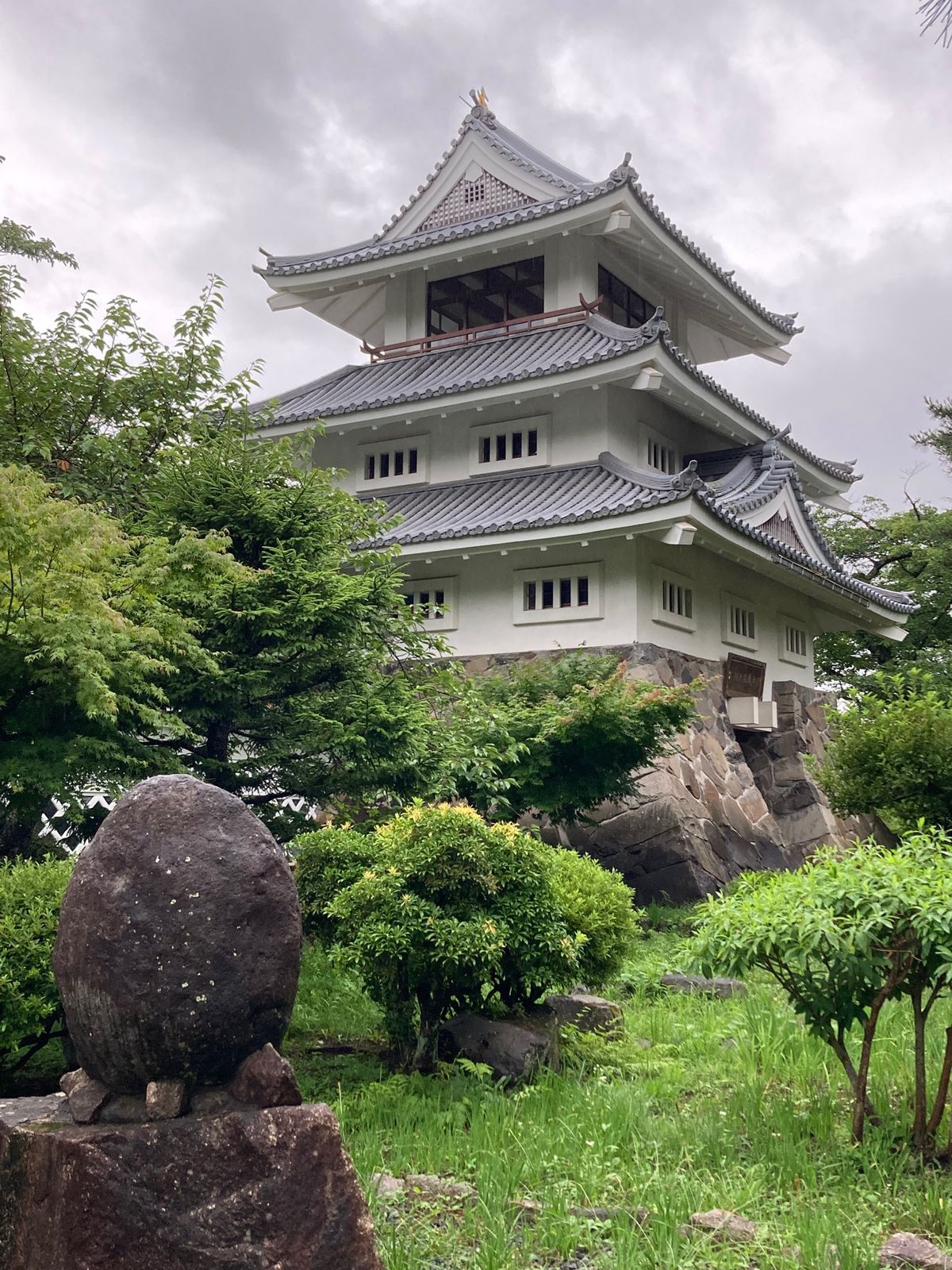 一日目の最後は三戸町へ。
三戸城址は小高い山の上ですが、車🚗で上まで上がれ...