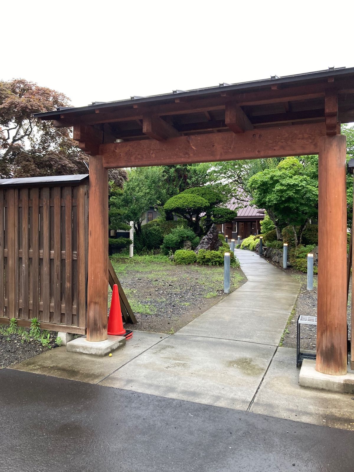 二戸市にある緑風荘には座敷童子が現れるんだそうで、行って来たんですけど、到...