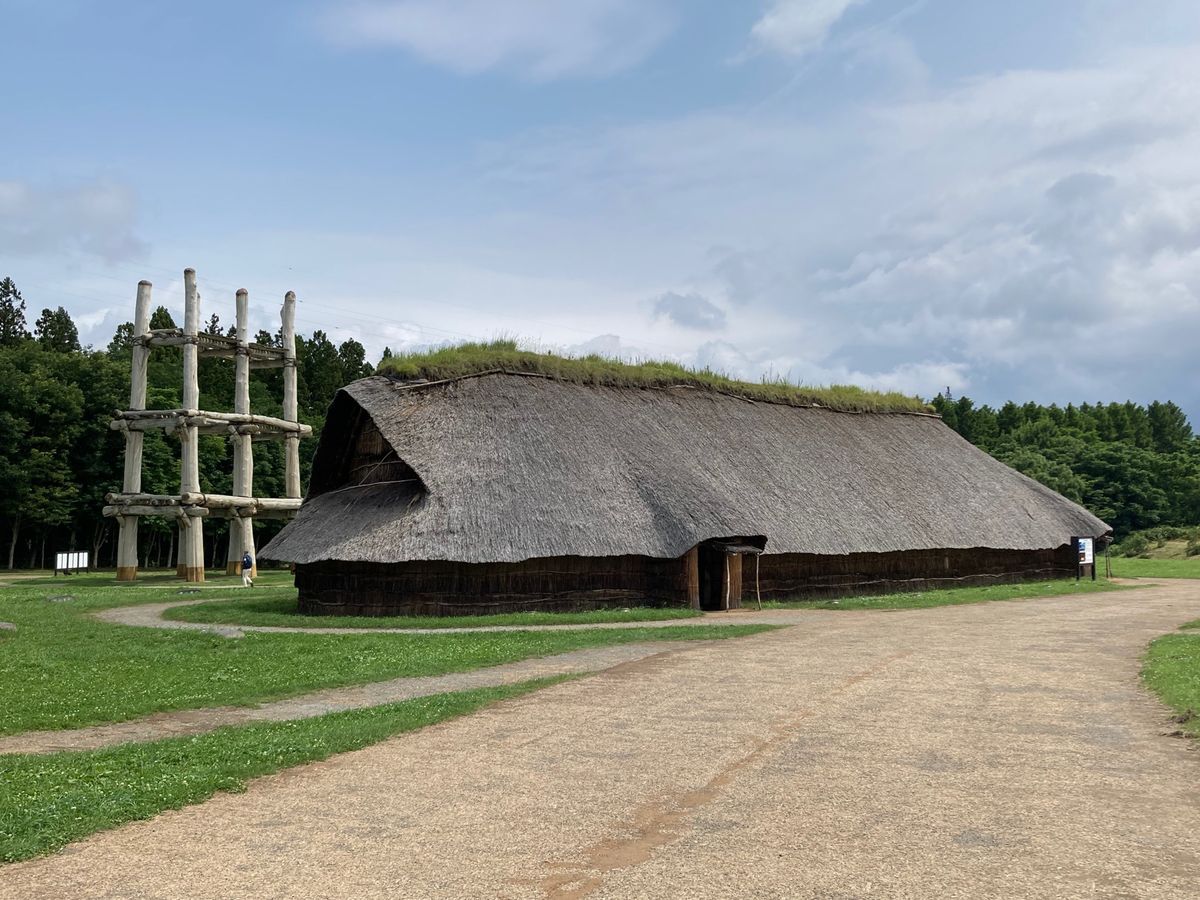 最終日は三内丸山遺跡へ。
教科書で見たものが目の前にある‼️
中まで入れる...