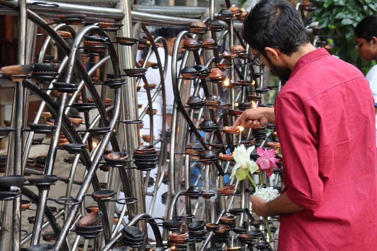 旅8日目
ゴールからローカルバスでコロンボへ向かう。
ここはガンガラーマ寺...