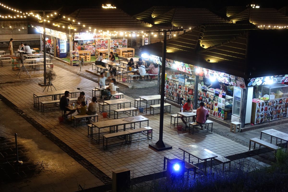 2日目の午後、lao airlinesでヴィエンチャンへ移動。
所要時間4...