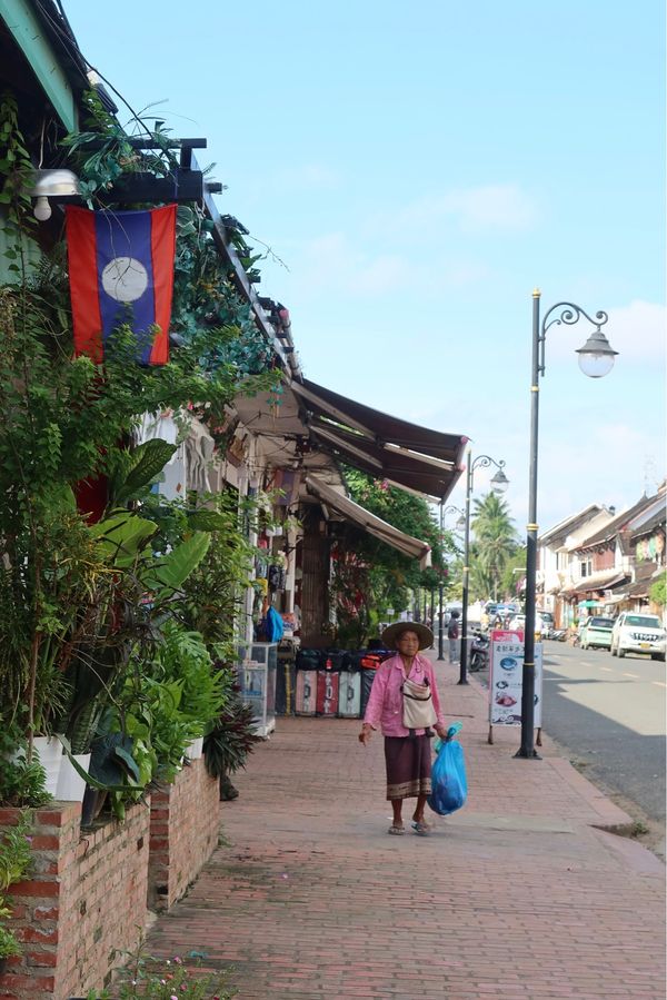 ラオス人民民主共和国・ルアンパバーン「ラオス🇱🇦」の写真：8日目。
時間まで街を歩いたり、カフェで...