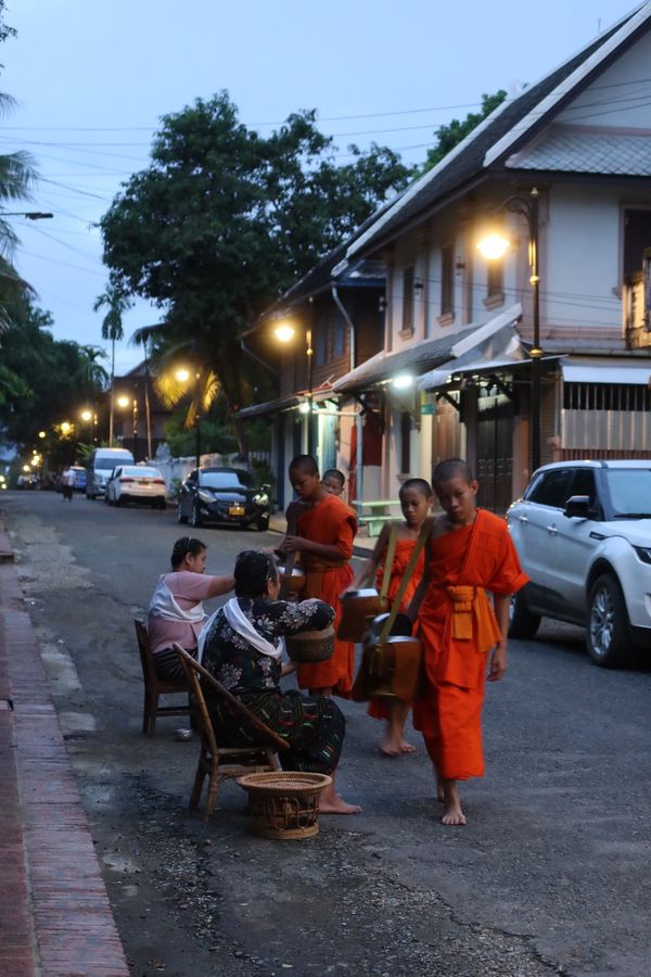 ラオス人民民主共和国・ルアンパバーン「ラオス🇱🇦」の写真：成田を出発し、ハノイで乗り継ぎルアンパバ...