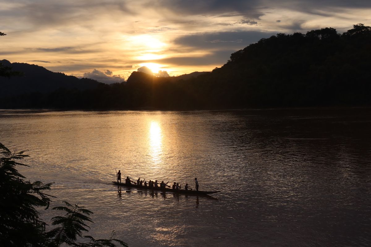 メコン川の向こうに沈む夕日を眺める時間もまた良かった。
