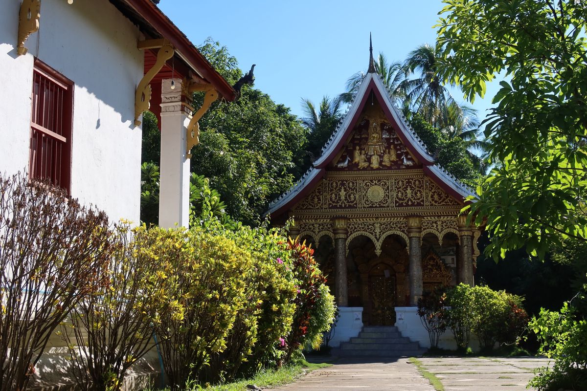 街歩き、寺院巡りをした後は、今日もメコン川に沈む夕日を眺めながらモヒートを飲む。