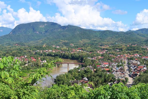 ラオス人民民主共和国・ルアンパバーン「ラオス🇱🇦」の写真：チェックアウト後はトゥクトゥクでいつもの...