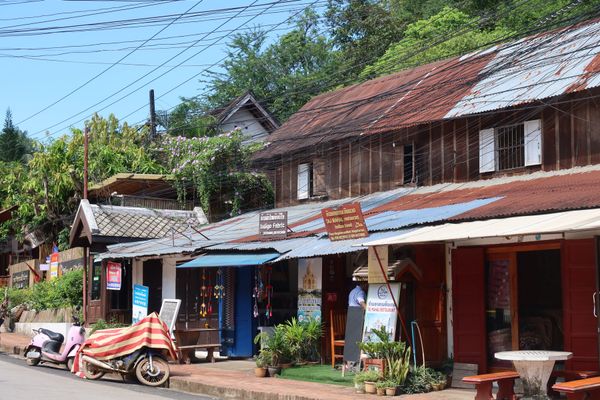 ラオス人民民主共和国・ルアンパバーン「ラオス🇱🇦」の写真：ルアンパバーンの街並み。