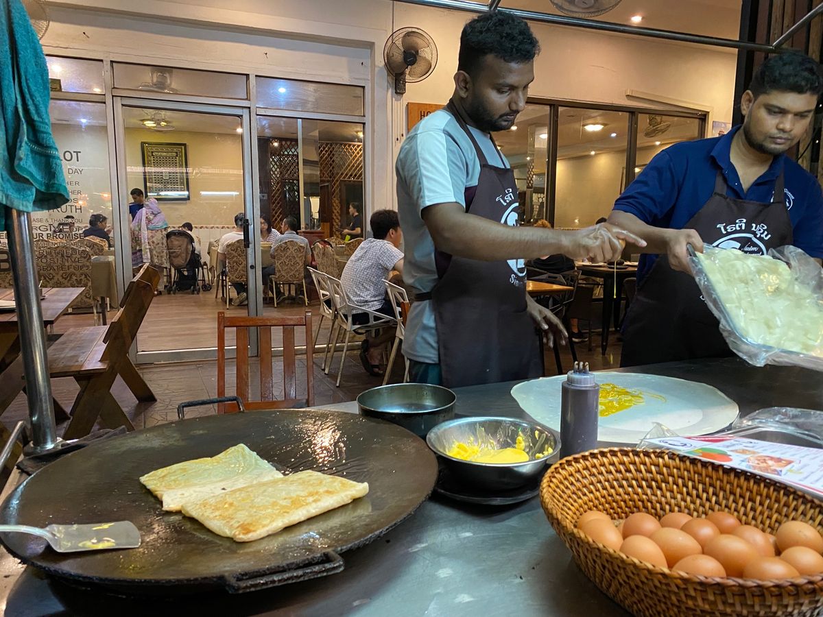 ヴィエンチャンで食べたもの。
1.あひる
2.生春巻き
3.魚
4.ロティ...