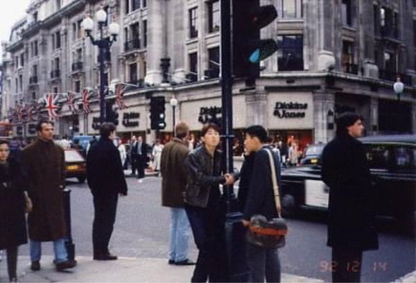 イギリス(英国)・ロンドン「専門学校3カ国研修旅行」の写真：オックスフォードストリート
バッキンガム...