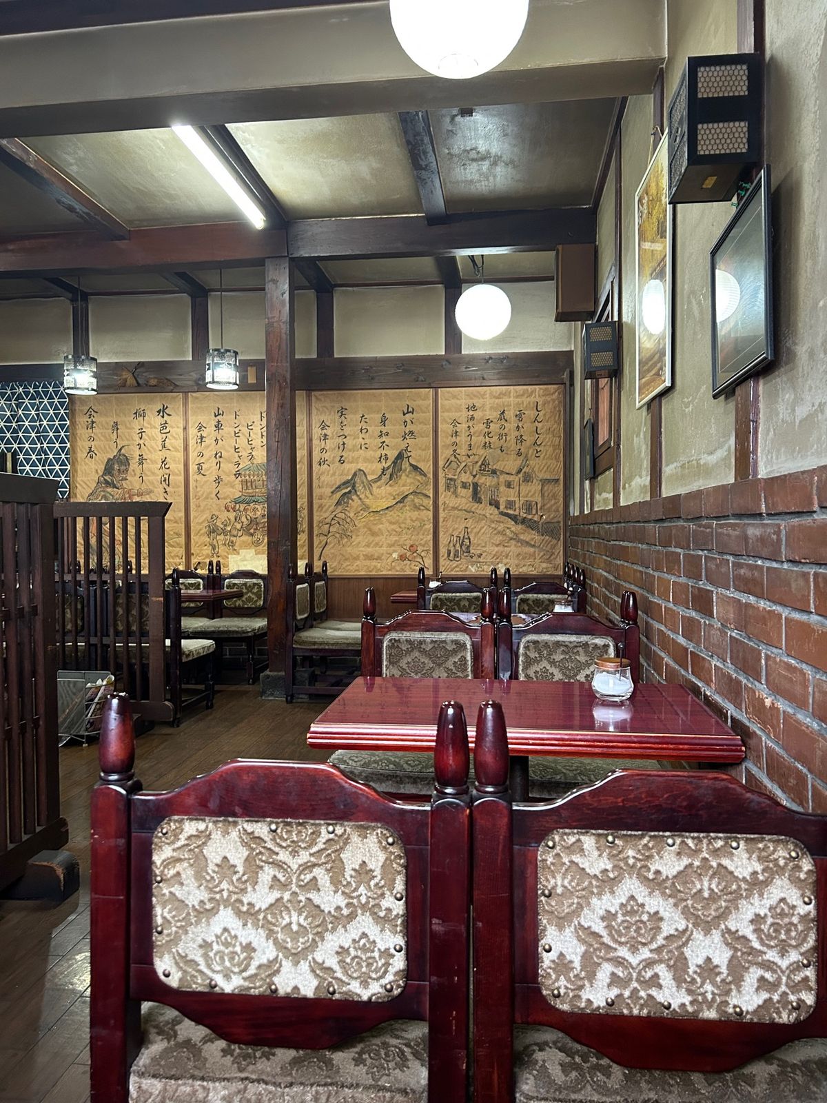 塩川屋のラーメン
喫茶店蔵のウィンナーコーヒー