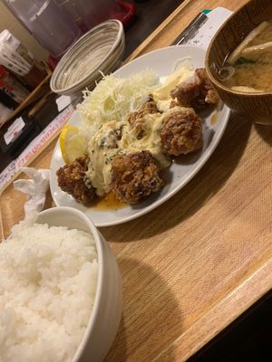 昼ご飯、この後地下鉄止まる、ホテルに帰る