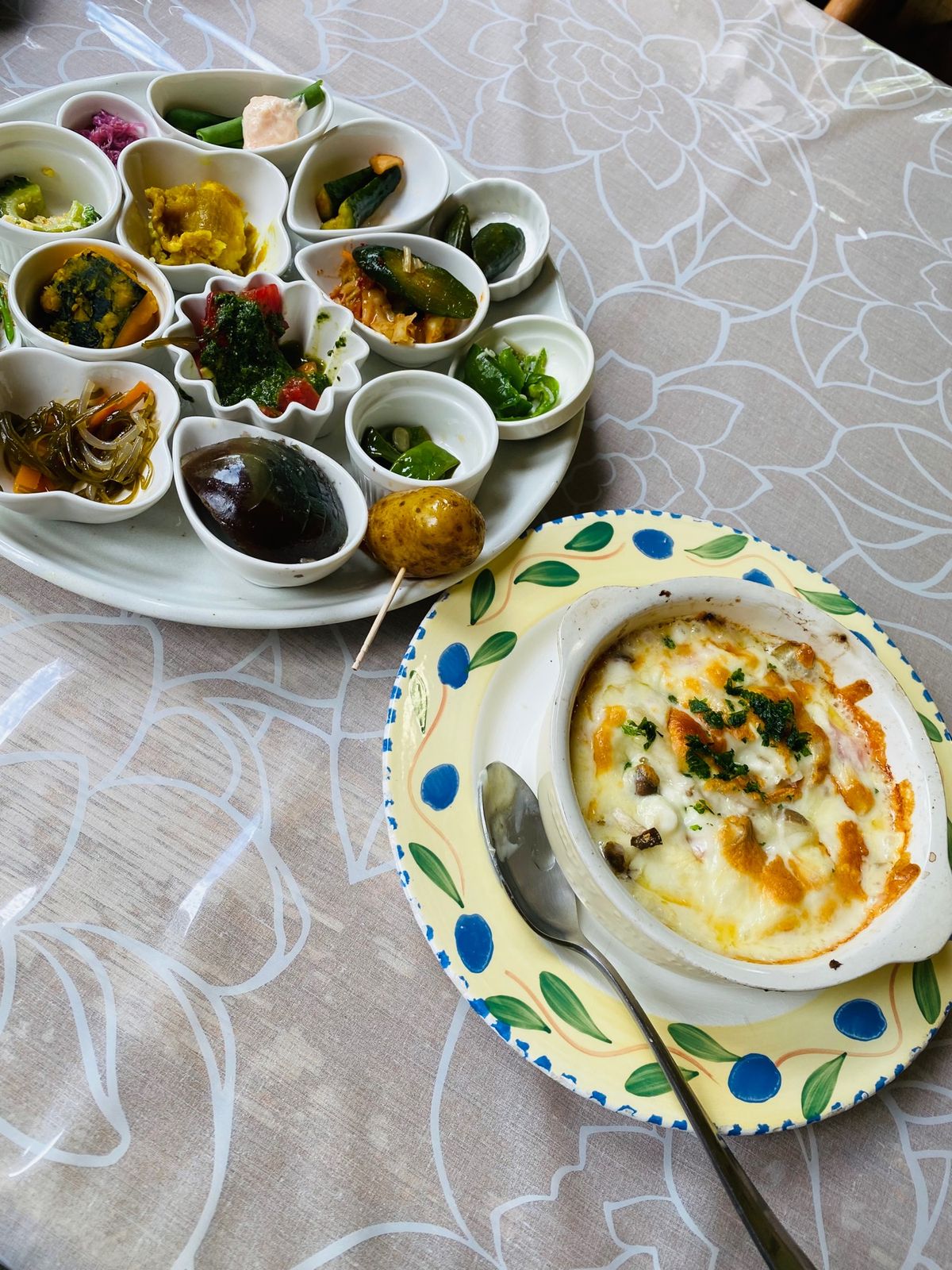 秋保大滝へ。
パワーを頂く。
ランチはレストハウスで、濃厚ドリア。ここのセ...