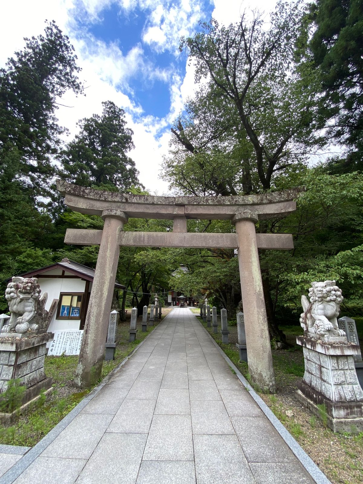 秋保大滝へ。
パワーを頂く。
ランチはレストハウスで、濃厚ドリア。ここのセ...