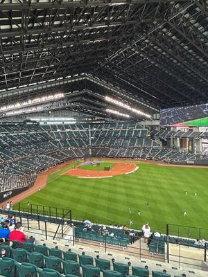 ２日目は今回のメイン、エスコンフィールドで野球観戦⚾️