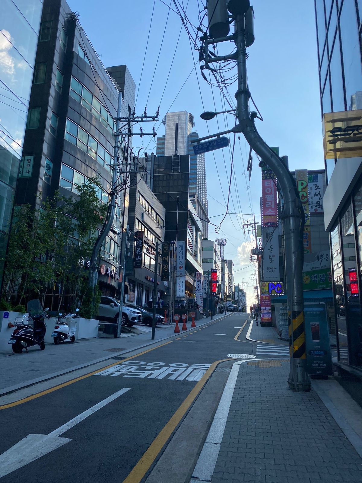 どこを見てもハングル！
異国に来た感じが出てきました。