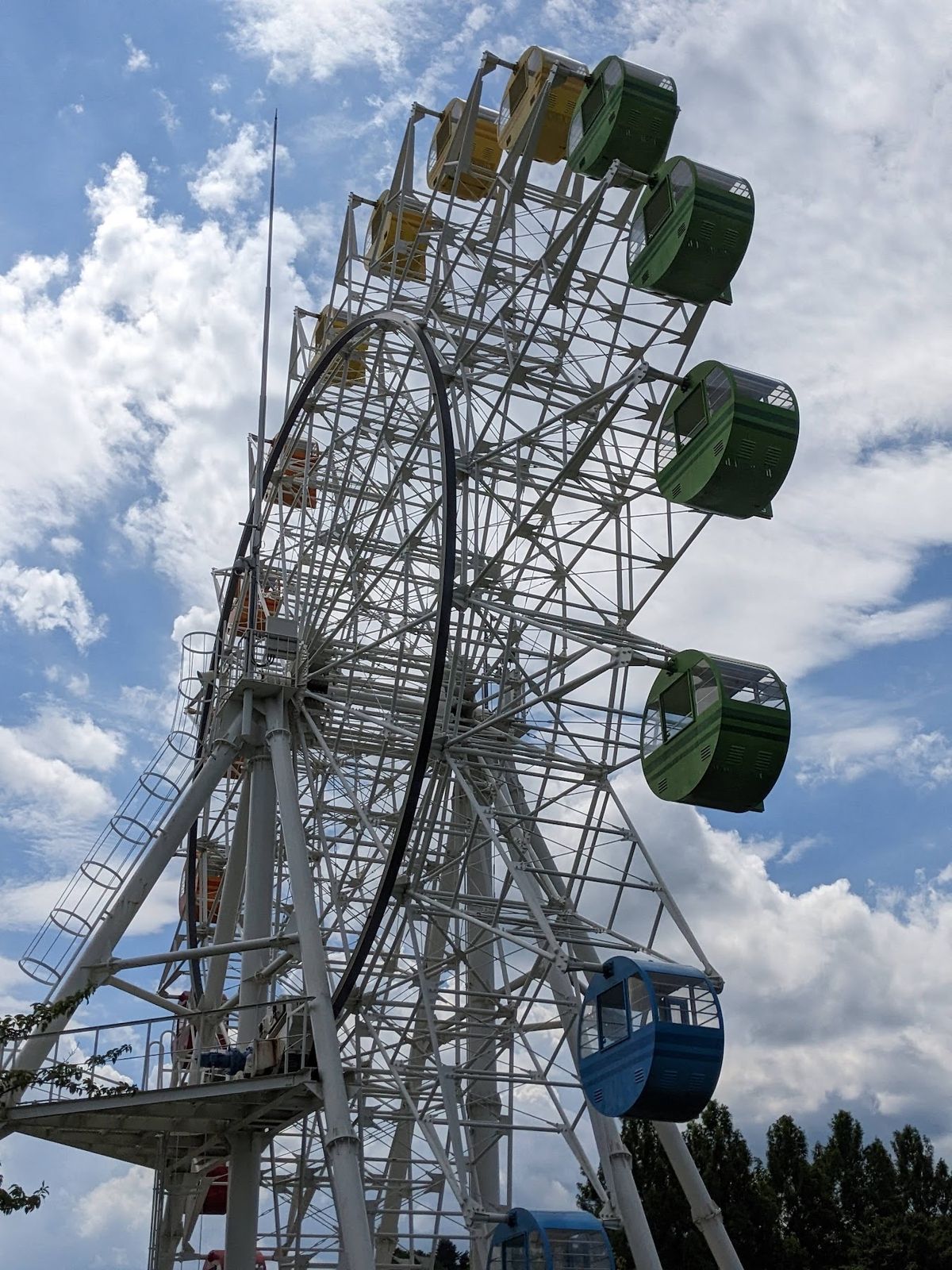 八戸でレンタカーを借りたのち、
ねぶた祭りまではまだ時間があるので八戸公園...
