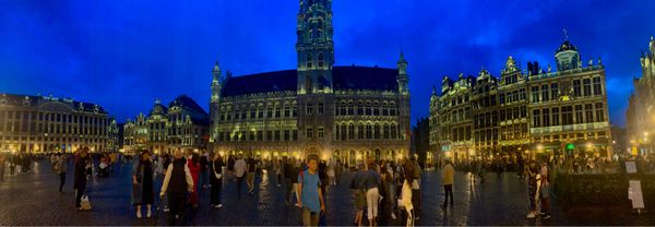 オランダ・ユトレヒト「思いつき1人西欧未到達メドレー」の写真：Bruxelles 
ベルギー王室御用達...