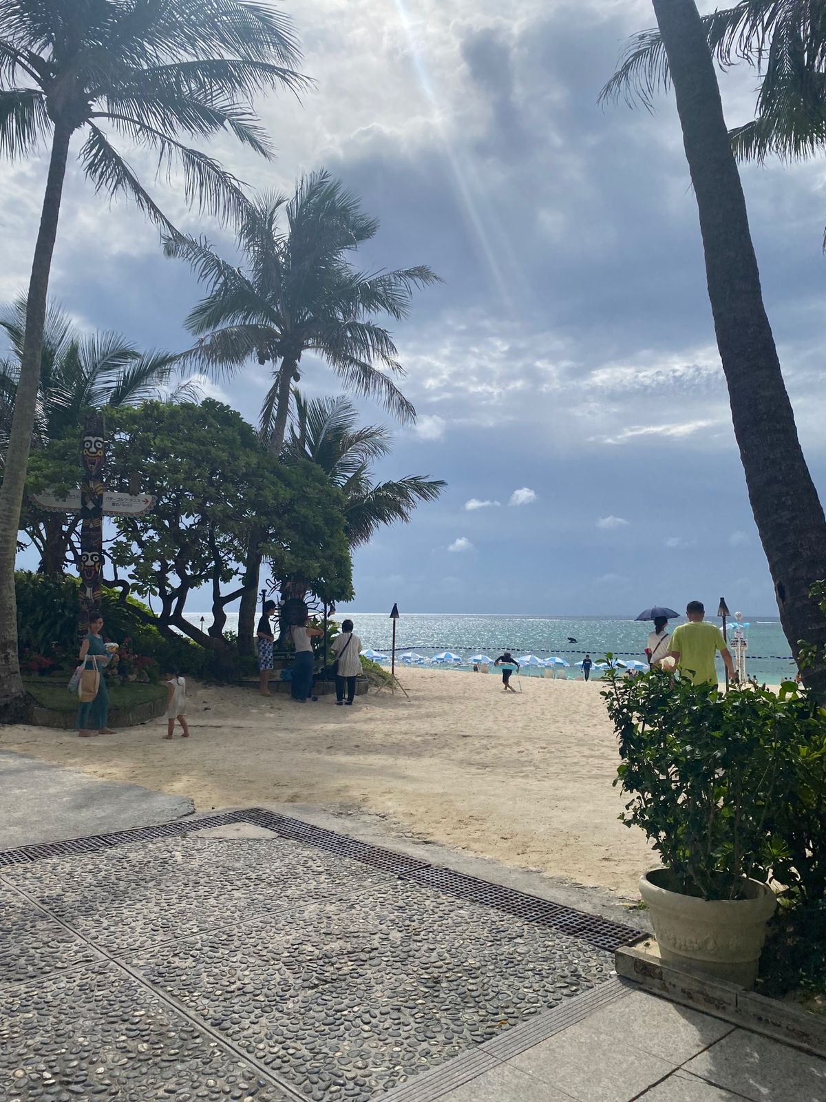 宴の翌日はゆっくり朝ごはん。
今年名前も新たになったムーンビーチ、客室はリ...