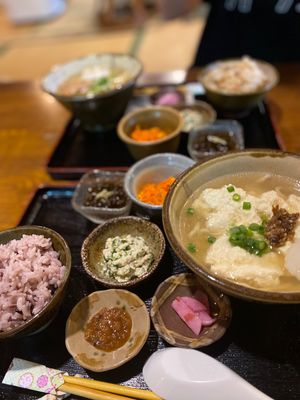 福岡空港から8:00の便で沖縄入り。
自宅を小雨降る中出発したものの
沖縄...