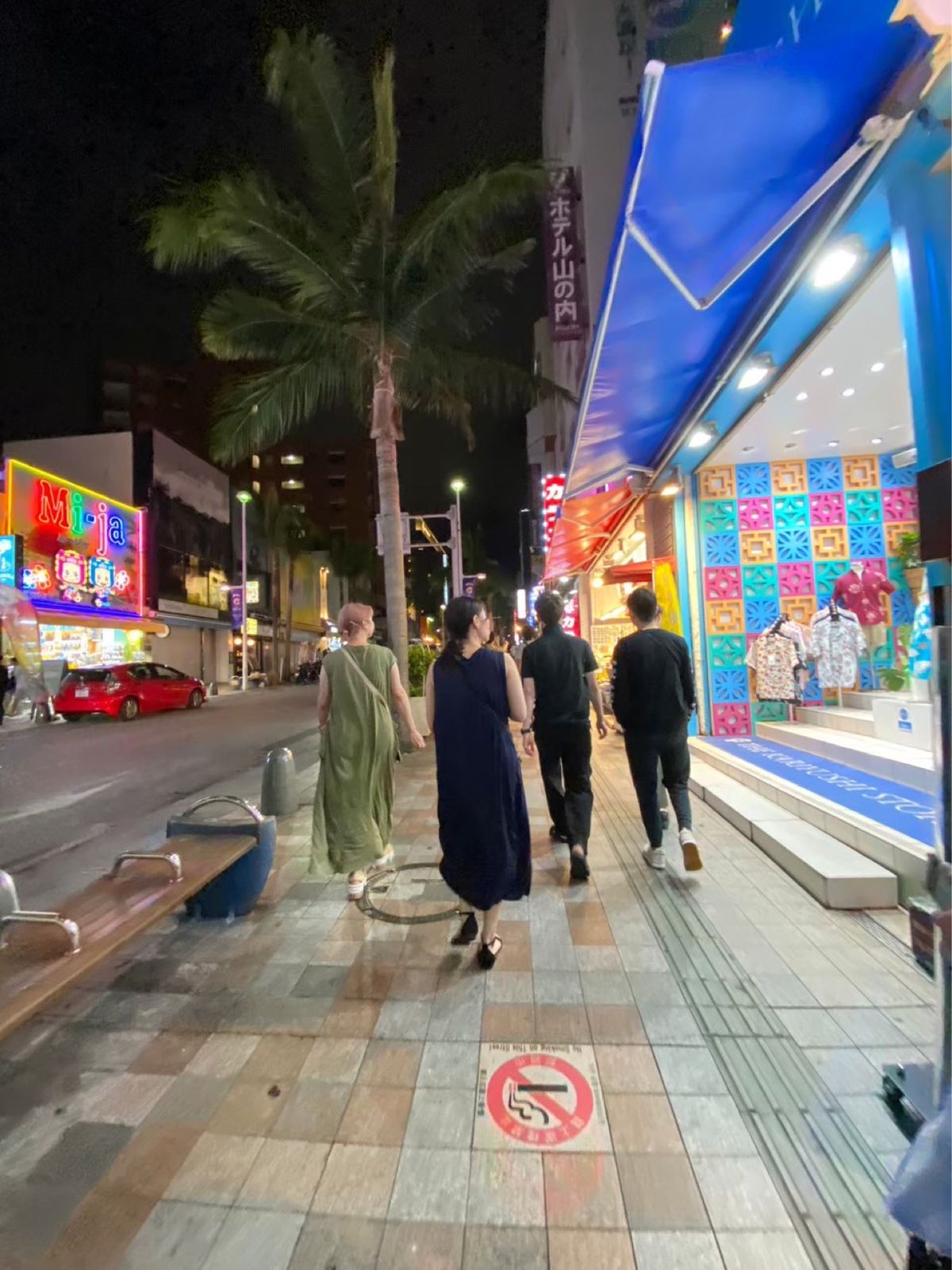 初日は那覇のホテルリゾネックス
遅くにIN、朝も早いのでビジネスホテルラン...