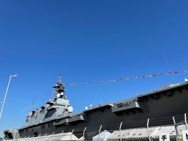 日本・神奈川県「横須賀　いずも乗船」の写真