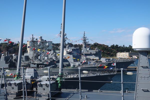 日本・神奈川県「横須賀　いずも乗船」の写真