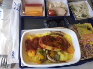 国際線ラウンジは食事が可能