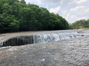 吹き割の滝