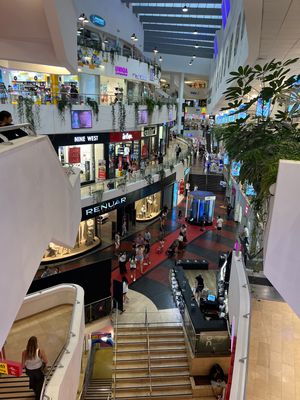 Dizengoff Center☆
イスラエルで立ち寄った中では一番大きな...