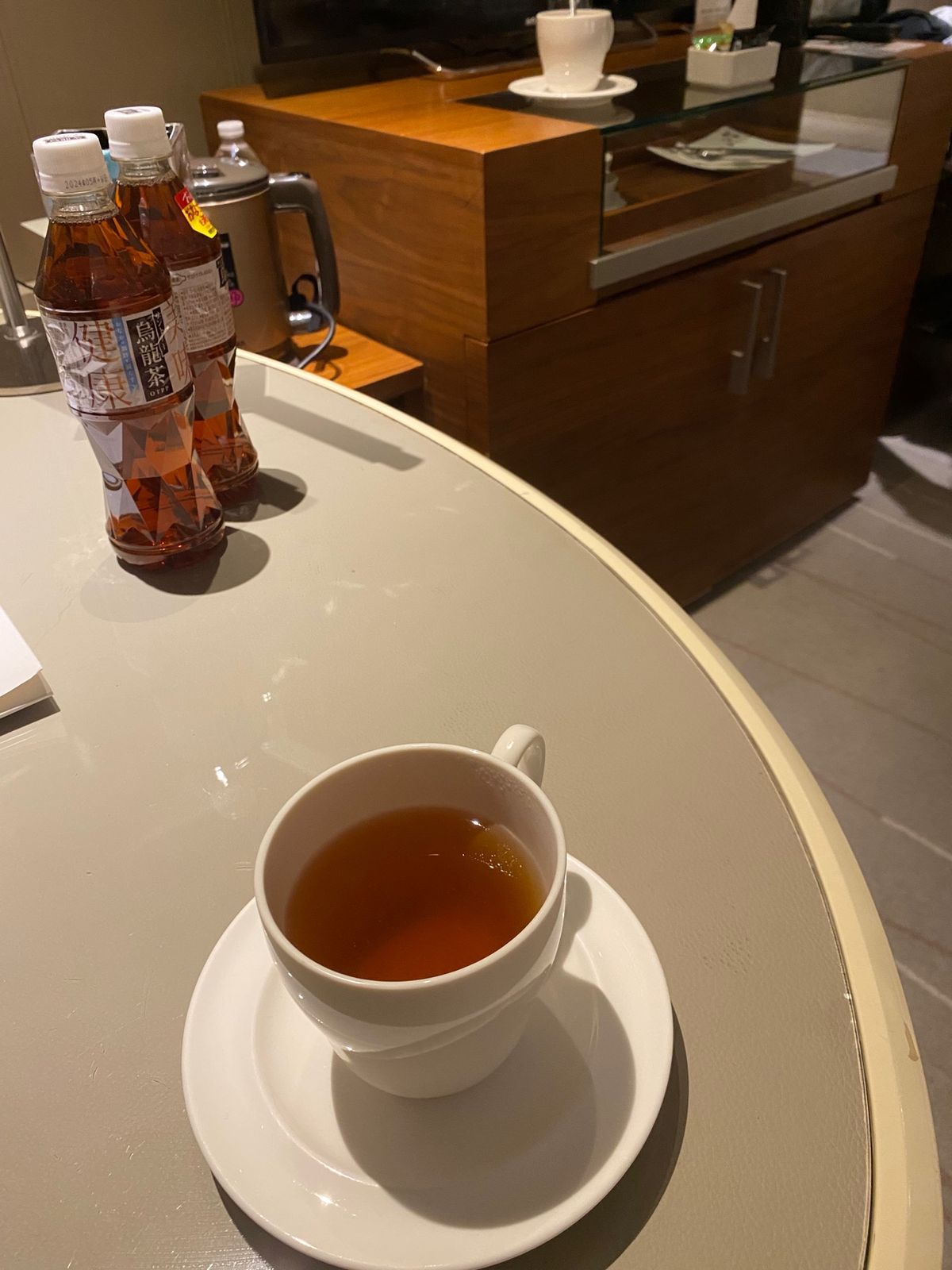 
雨が結構降っているので
一旦ホテルの部屋に戻り
ホテルのフロントで今日の...