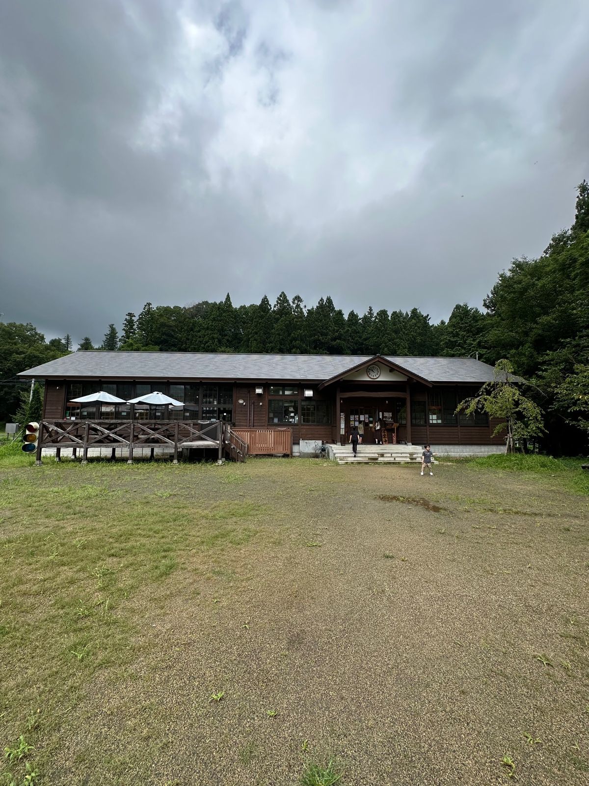 森のピザ工房 ルヴォワール

昔の小学校のような店舗で食べるピザ。ここ、め...