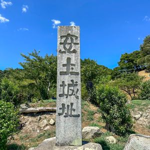 安土城跡は軽い山登りがあります。その後に信長の館は是非見て下さい。