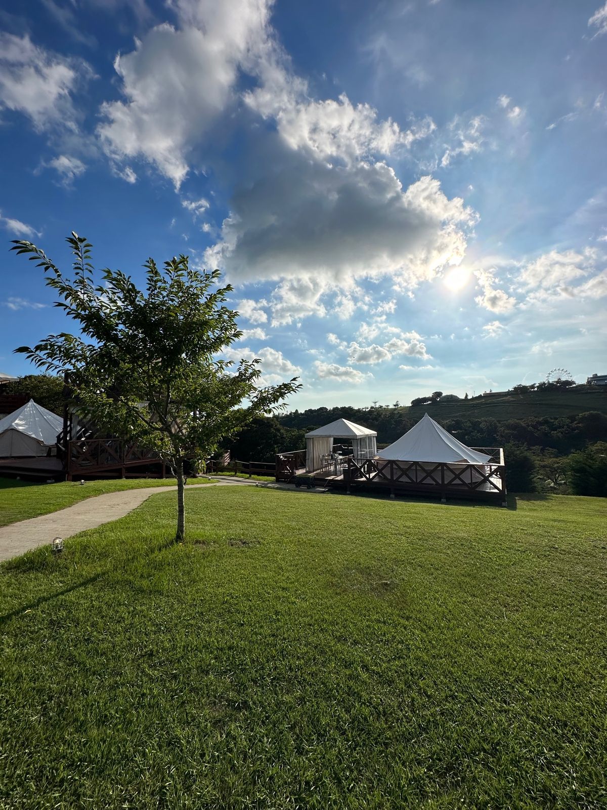 マザー牧場グランピングにチェックイン
今回の部屋はスカイグランテラス

テ...