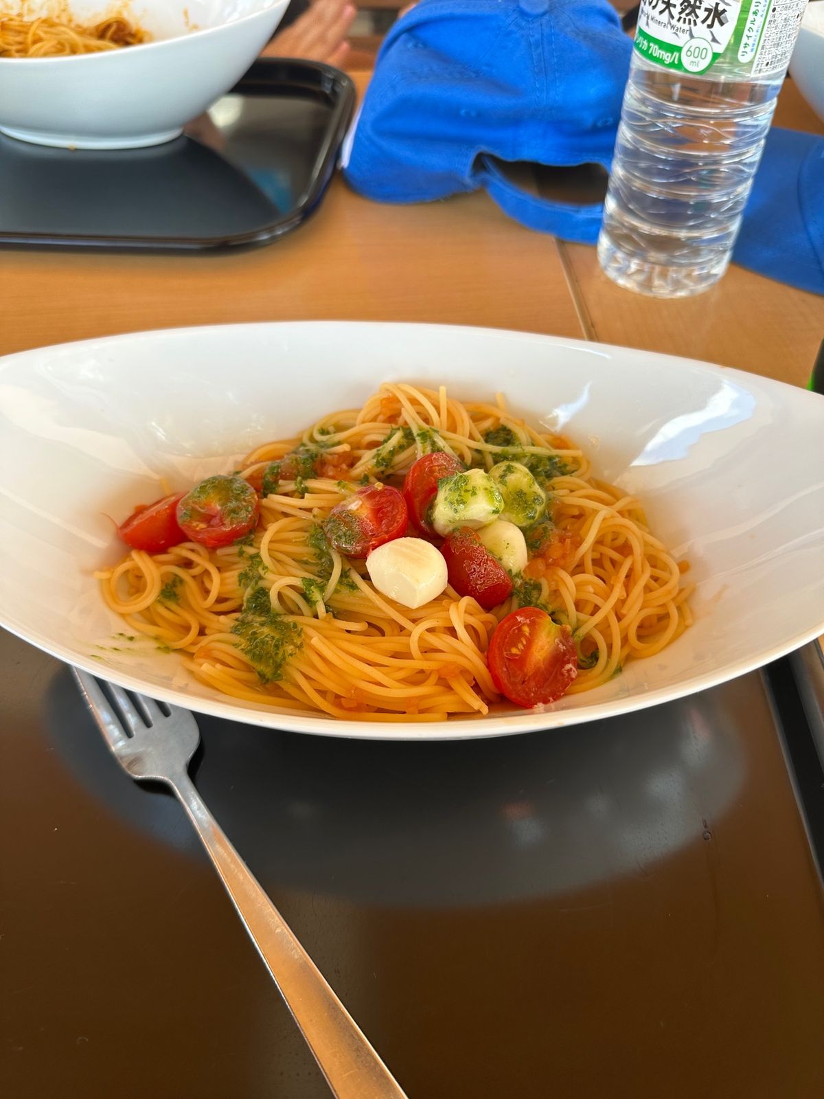 マザー牧場に到着。
グランピング利用者は専用の駐車場があり受付につながって...