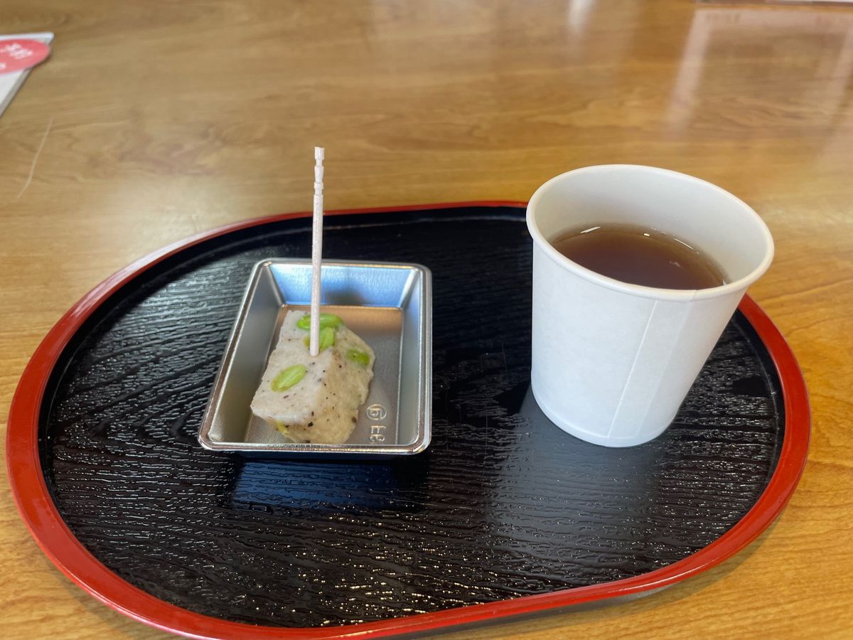 豊橋土産というとヤマサの竹輪。本店は老舗らしく趣きのある建物でした。