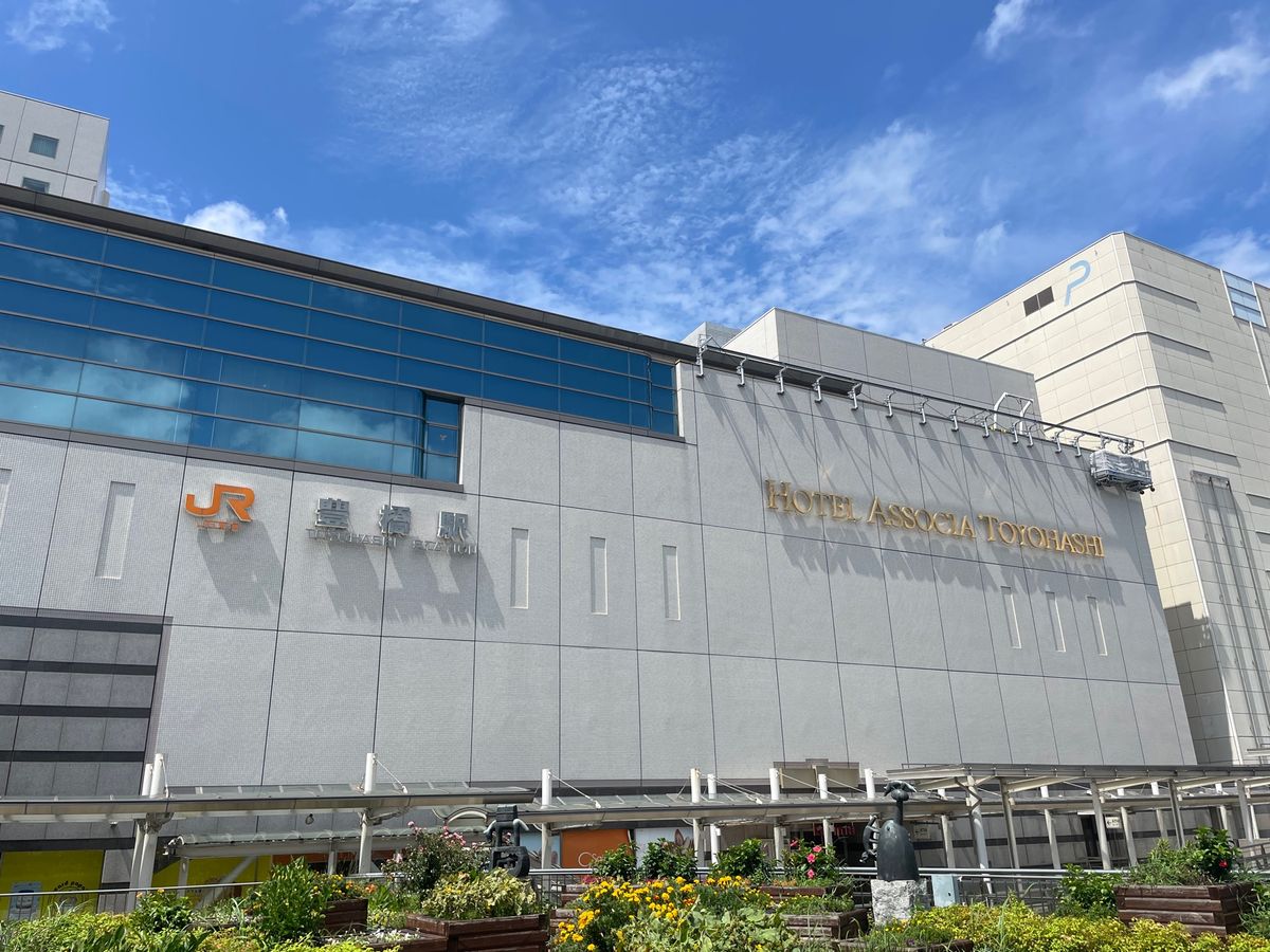 名鉄に乗って豊橋駅まで。新幹線が停まる駅とあってなかなか立派な駅でした。