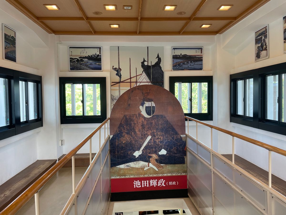 吉田城は本丸はありませんが鉄櫓が復元されていました。中には無料で入れます。...