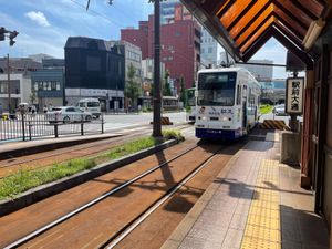 豊橋市内には路面電車も走ってます。これに乗るのも今回の目的の一つでした。