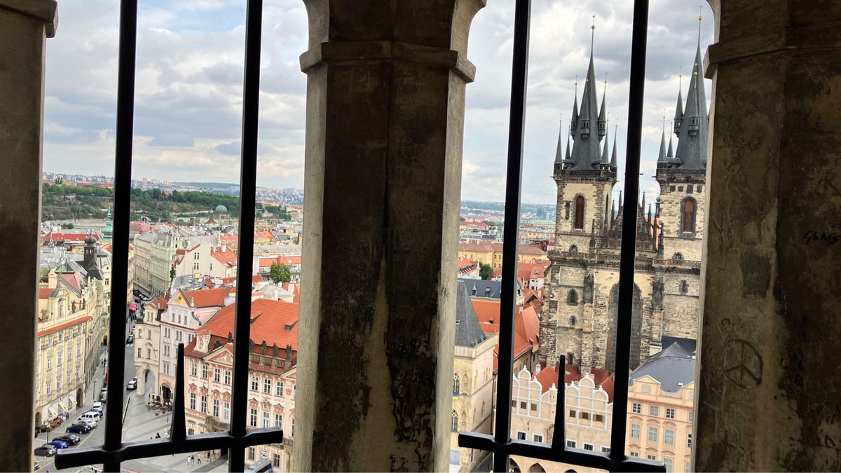 プラハの天文時計からの絶景
建物に統一感があって素敵でした。