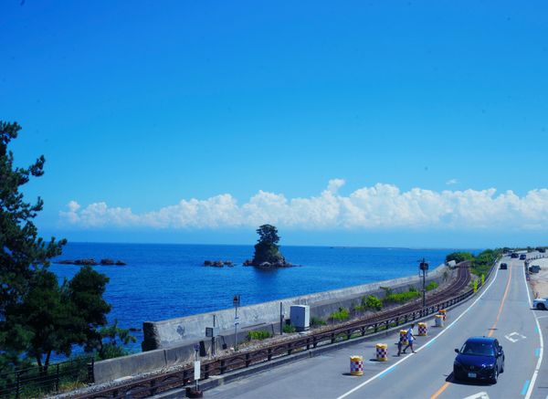 日本・福井県「富山 立山黒部アルペンルート」の写真：雨晴海岸