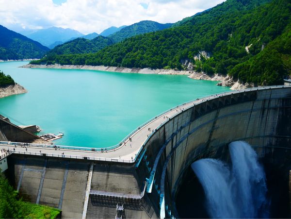 日本・福井県「富山 立山黒部アルペンルート」の写真：黒部ダム